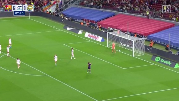 巴萨女足7球横扫皇马,最后一脚超级世界波实在太残暴了⚽